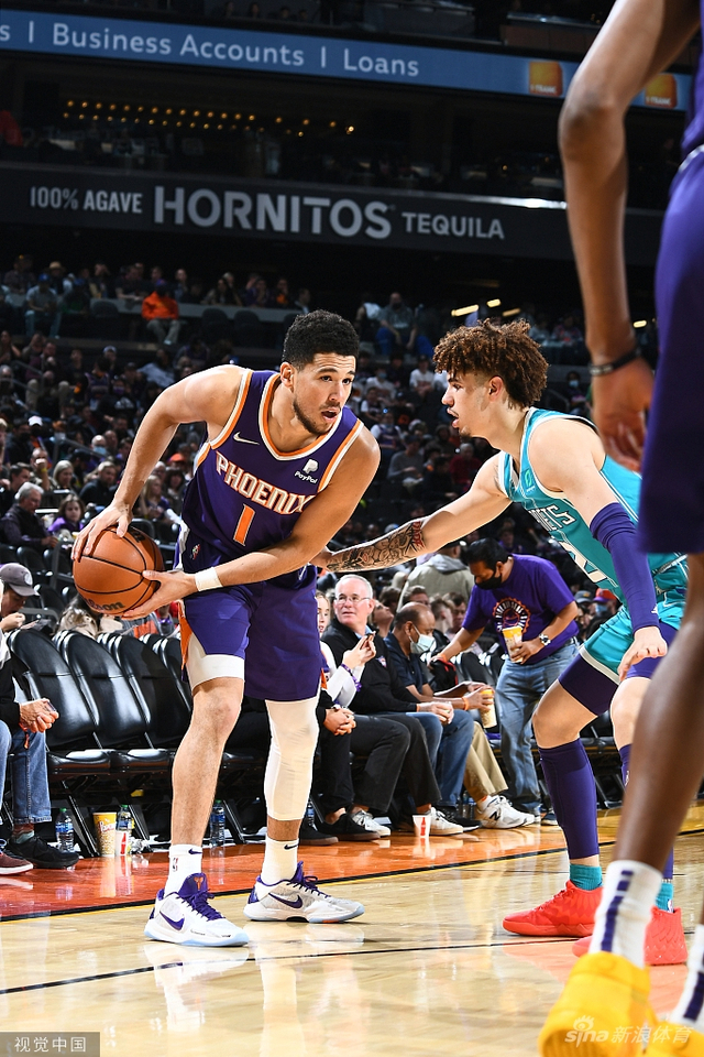 他们在后防 他们在后防