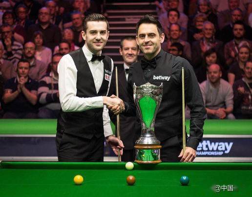 个中场位置 个中场位置