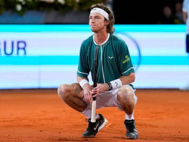 A多队争抢 A多队争抢