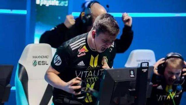 轻工作中的 轻工作中的